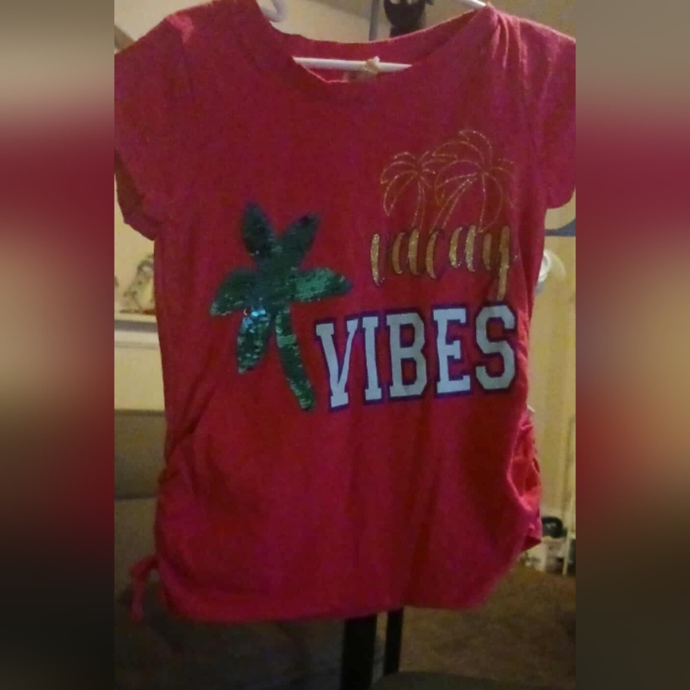 Love At First Sight Vibrant Pink Girls Vcay Vibes Shirt 5/6 with Sequin Design.